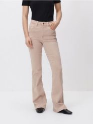 Jeansy flare - beżowy. Brązowe jeansy damskie Reserved, bez wzorów, z bawełny. Za 129.99 zł.