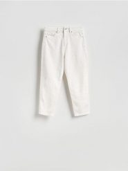 Jeansy mom fit z krótszą nogawką - złamana biel. Jeansy damskie Reserved, bez wzorów, z bawełny, krótkie. Za 129.99 zł.