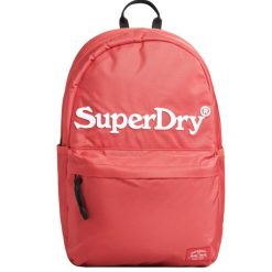 Plecak miejski Superdry Vintage Graphic Montana. Czerwone plecaki damskie Superdry, bez wzorów, z poliesteru, sportowe. Za 144.00 zł.