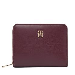 Portfel Tommy Hilfiger. Czerwone portfele damskie Tommy Hilfiger. Za 249.99 zł.