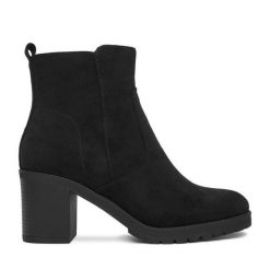 Botki Clara Barson. Czarne botki damskie Clara Barson, bez wzorów, bez obcasa, na słupku, bez zapięcia. Za 159.99 zł.