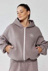 Damska bluza sportowa oversize Rough Radical Trip Hoodie Zip. Czerwone bluzy damskie ROUGH RADICAL, l, bez wzorów, z bawełny, eleganckie, bez ramiączek, z kapturem. Za 169.99 zł.