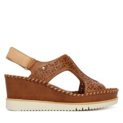 Sandały Pikolinos. Brązowe sandały damskie Pikolinos, bez wzorów, bez obcasa, na koturnie, bez zapięcia. Za 599.99 zł.