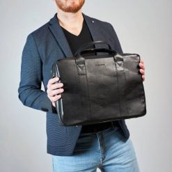 Torba na Laptopa Męska Brødrene B01 Czarny. Czarne torby na laptopa damskie bez wzorów, ze skóry ekologicznej. Za 279.00 zł.