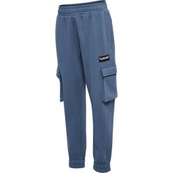 Spodnie dresowe z kieszeniami Hummel Allton Cargo Pants. Niebieskie spodnie dresowe damskie Hummel, bez wzorów, z dresówki, do piłki nożnej. Za 84.00 zł.