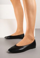Czarne Balerinki w Klasycznym Stylu Daviveme. Czarne balerinki damskie Renee, bez wzorów, eleganckie, bez obcasa, bez zapięcia. Za 44.99 zł.
