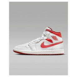 Buty Sportowe Męskie Air Jordan 1 Mid SE. Białe buty sportowe męskie Nike, bez wzorów, bez zapięcia, do koszykówki. Za 642.70 zł.