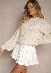 Jasnobeżowy Sweter z Wełną o Eleganckim Warkoczowym Splotem Makkaria. Brązowe swetry nierozpinane damskie Renee, na jesień, z aplikacjami, z jeansu, eleganckie, bez kołnierzyka, bez ramiączek. Za 139.99 zł.
