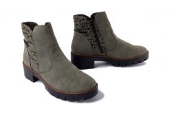 RIEKER X5755-54 green, botki damskie. Zielone botki damskie Rieker, na zimę, bez wzorów, bez obcasa, na obcasie, bez zapięcia. Za 389.90 zł.