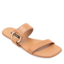 Klapki Gino Rossi. Brązowe klapki damskie Gino Rossi, bez wzorów, bez obcasa, bez zapięcia. Za 279.99 zł.