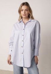 Niebieska Bawełniana Koszula Oversize z Biżuteryjnymi Guzikami Adrearina. Niebieskie koszule damskie Born2be, l, bez wzorów, z bawełny, casualowe, bez kołnierzyka, bez ramiączek. Za 169.99 zł.