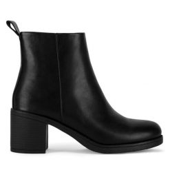 Botki Clara Barson. Czarne botki damskie Clara Barson, bez wzorów, bez obcasa, na słupku, bez zapięcia. Za 149.99 zł.