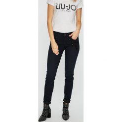 Liu Jo - Jeansy Divine. Niebieskie jeansy damskie Liu Jo, bez wzorów, z bawełny. W wyprzedaży za 399.90 zł.