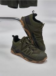Sznurowane buty trekkingowe - khaki. Brązowe trekkingi męskie Sinsay, bez zapięcia. Za 89.99 zł.