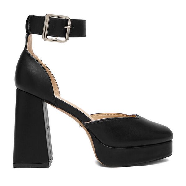 Czółenka DeeZee. Czarne czółenka damskie DeeZee, bez wzorów, bez obcasa, bez zapięcia. Za 159.99 zł.