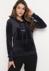 Granatowa Welurowa Bluza Kangurka z Polarową Podszewką i Napisem Memisia. Niebieskie bluzy damskie Born2be, l, bez wzorów, z polaru, casualowe, bez ramiączek, z kapturem. Za 99.99 zł.