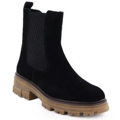 Skórzane botki damskie sztyblety czarne Sergio Leone TR25733-S. Czarne botki damskie Sergio Leone, bez wzorów, z nubiku, bez obcasa, bez zapięcia. Za 115.99 zł.