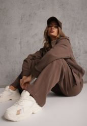 Brązowy Prążkowany Komplet Dresowy Spodnie o Szerokim Kroju i Bluza z Kapturem Rerih. Brązowe bluzy damskie Renee, l, bez wzorów, z dresówki, eleganckie, bez ramiączek, z kapturem. Za 169.99 zł.