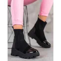 SHELOVET Wsuwane Botki Fashion czarne. Czarne botki damskie SHELOVET, bez wzorów, z tworzywa sztucznego, bez obcasa, bez zapięcia. Za 119.00 zł.