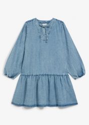 Luźna sukienka midi z lnem. Niebieskie sukienki damskie bonprix, bez wzorów, bez kołnierzyka, bez ramiączek, midi. Za 79.99 zł.