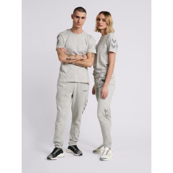 Koszulka Hummel hmlLEGACY chevron. Szare bluzki damskie Hummel, uniwersalny, bez wzorów, eleganckie, bez kołnierzyka, bez ramiączek. Za 130.00 zł.