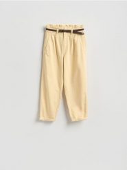 Jeansy paperbag z paskiem - żółty. Żółte jeansy damskie Reserved, bez wzorów, z bawełny. Za 149.99 zł.