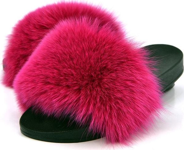 Podhale Regionals Celebrytki, klapki damskie z futrem lisa i gumą 36. Klapki damskie Podhale Regionals, bez wzorów, z gumy, bez obcasa, bez zapięcia. Za 199.00 zł.