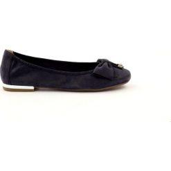 Granatowe Caprice balerinki buty damskie 22111. Balerinki damskie Caprice, bez wzorów, z kauczuku, klasyczne, bez obcasa, bez zapięcia. W wyprzedaży za 229.00 zł.