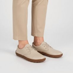 Półbuty damskie Barefoot Armodo, cholewka ze skóry naturalnej cienka elastyczna podeszwa szeroki nosek lekka forma do codziennego chodzenia, beżowe,. Brązowe półbuty damskie Armodo, bez wzorów, ze skóry, bez obcasa, bez zapięcia. Za 359.00 zł.