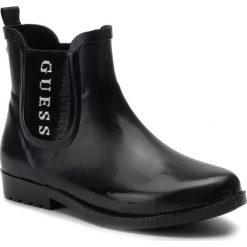 Kalosze GUESS - Rekha3 FL7RK3 RUB10 BLACK. Czarne kalosze damskie Guess, z aplikacjami, z materiału, bez zapięcia. Za 439.00 zł.