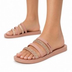 Klapki damskie Ipanema 83707 CHIC SLIDE FEM. Czerwone klapki damskie Ipanema, na lato, bez wzorów, z materiału, eleganckie, bez obcasa, bez zapięcia. Za 69.00 zł.