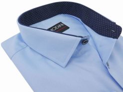 Błękitna/niebieska koszula męska z granatowymi kontrastami w kropki Y06. Niebieskie koszule męskie Modini Moda Męska, m, bez wzorów, z bawełny, casualowe, bez kołnierzyka, bez ramiączek. W wyprzedaży za 175.50 zł.