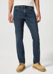 WRANGLER GREENSBORO MĘSKIE SPODNIE JEANSOWE JEANSY DŻINSY STORMY WASH 112357413 W15Q017437. Jeansy męskie Wrangler, z jeansu. Za 219.99 zł.