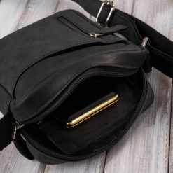 Paolo Peruzzi Saszetka męska na ramię skórzana czarna mała AY-05-HBL. Czarne saszetki i nerki męskie Paolo Peruzzi, bez wzorów. Za 175.90 zł.