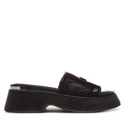 Klapki DKNY. Czarne klapki damskie DKNY, bez wzorów, bez obcasa, bez zapięcia. Za 299.99 zł.