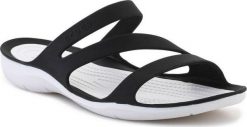 Crocs Klapki Swiftwater r. 34/35. Klapki damskie Crocs, bez wzorów, sportowe, bez obcasa, bez zapięcia. Za 66.99 zł.