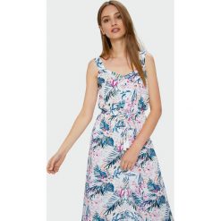Długa sukienka w kwiaty. Sukienki damskie Greenpoint, bez wzorów, z wiskozy, bez kołnierzyka, bez ramiączek, maxi. Za 79.99 zł.