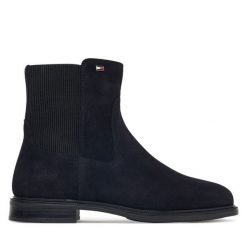 Sztyblety Tommy Hilfiger. Niebieskie botki damskie Tommy Hilfiger, bez wzorów, bez obcasa, na płaskiej podeszwie, bez zapięcia. Za 649.99 zł.