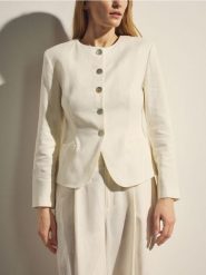 Marynarka z lnem - biały. Białe marynarki i żakiety damskie Reserved, bez wzorów, z tkaniny, bez kołnierzyka, bez ramiączek. Za 179.99 zł.