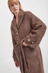 Płaszcz damski wełniany CUSTOMMADE. Płaszcze damskie Custommade, m, bez wzorów, z wełny, bez kołnierzyka, bez kaptura. W wyprzedaży za 1,566.95 zł.