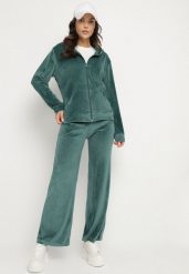 Zielony Komplet Dresowy z Weluru Taliowana Bluza i Szerokie Spodnie Meandra. Zielone bluzy damskie Born2be, s, z aplikacjami, z dresówki, eleganckie, bez ramiączek, bez kaptura. Za 79.99 zł.