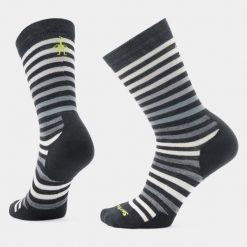 Skarpetki Smartwool Spruce Street Crew. Czarne skarpetki damskie Smartwool, bez wzorów, z elastanu. Za 107.65 zł.