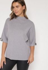 Szary Sweter Ozdobiony na Rękawach Cyrkoniami Aletusa. Szare swetry nierozpinane damskie Born2be, z aplikacjami, z jeansu, eleganckie, bez kołnierzyka, bez ramiączek. Za 99.99 zł.