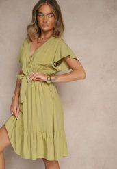 Zielona Kopertowa Sukienka z Wiskozy Ozdobiona Paskiem Lanestea. Zielone sukienki damskie Renee, na co dzień, l, z aplikacjami, z wiskozy, eleganckie, bez kołnierzyka, bez ramiączek, midi, kopertowe. Za 44.99 zł.