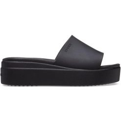 Klapki plażowe damskie Crocs Brooklyn Slide. Czarne klapki damskie Crocs, bez wzorów, sportowe, bez obcasa, bez zapięcia. Za 247.45 zł.
