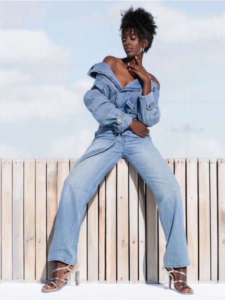 Jeansy high waist - niebieski. Niebieskie jeansy damskie Sinsay, bez wzorów, z bawełny, z podwyższonym stanem, długie. Za 69.99 zł.