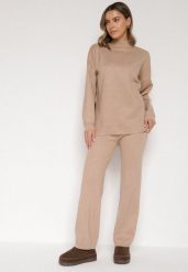 Beżowy Komplet z Wiskozą Ozdobiony Metaliczną Nicią Sweter z Półgolfem i Szerokie Spodnie Aresina. Brązowe swetry nierozpinane damskie Born2be, uniwersalny, bez wzorów, z dzianiny, klasyczne, bez kołnierzyka, bez ramiączek. Za 169.99 zł.