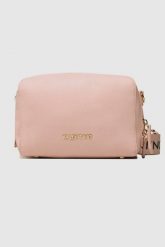 VALENTINO Pojemna różowa torebka na regulowanym pasku pattie haversack. Czerwone listonoszki damskie Valentino by Mario Valentino, bez wzorów, z tłoczeniem, bez dodatków. W wyprzedaży za 237.99 zł.