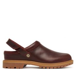 Klapki Timberland. Czerwone klapki damskie Timberland, bez wzorów, bez obcasa, bez zapięcia. Za 749.99 zł.