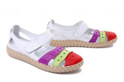 ARTIKER RELAKS 50C0756 white, sandały damskie. Białe sandały damskie Artiker Relaks, w ażurowe wzory, ze skóry, bez obcasa, bez zapięcia. Za 199.90 zł.